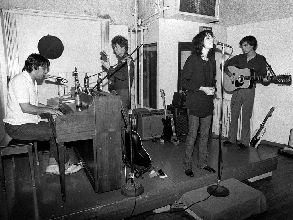 Lou Reed with Patti Smith, John Cale and David Byrne at the Lower Manhattan Ocean Club, 1976
